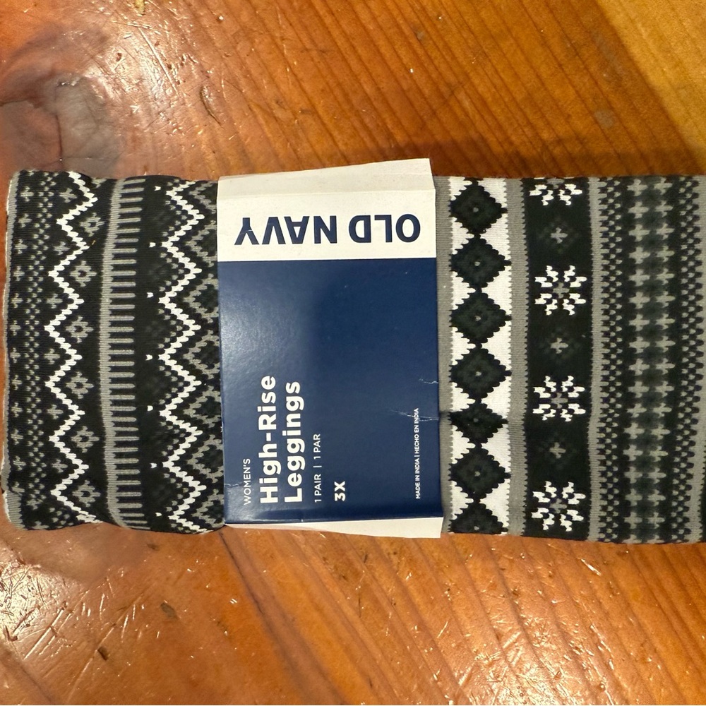 Old Navy Black and White High Rise Geometric Leggings 3X